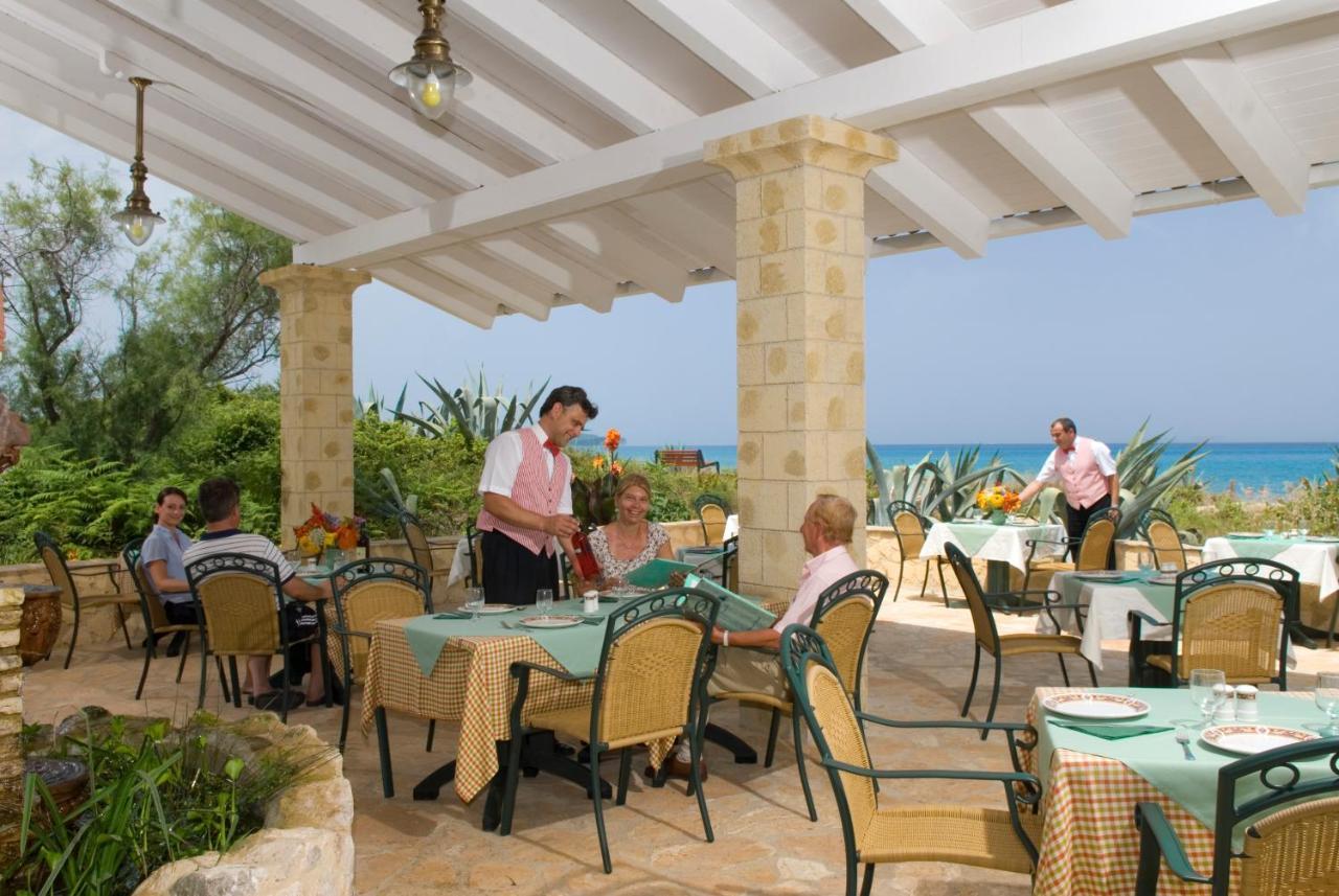 St.George'S Bay Country Club & Spa Ахарави Екстериор снимка